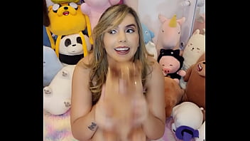 Bolivian beauty seduces fans