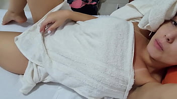 Freshly showered and smelling sweet… wanna see how it ends? : bolivianamimi