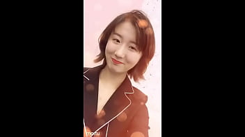 Renowned Chinese financial analyst Dorrit Yaqi pleasures me with her mouth
