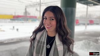 Public agent – Seduced a girl at the station for an impromptu audition on the train