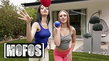 Daisy Stone and Scarlett Bloom battle for Jay’s thick cock, ending in a messy facial – Mofos